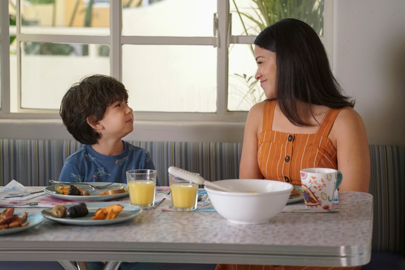 Illustration for article titled Jane The Virgin’s best friend asks for her eggs in a sweet, nostalgic episode